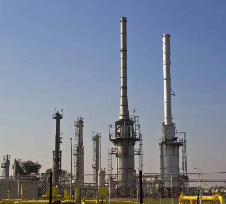 Fotolia_100575264_Natural-Gas-Processing-Plant_M-e1455140295981