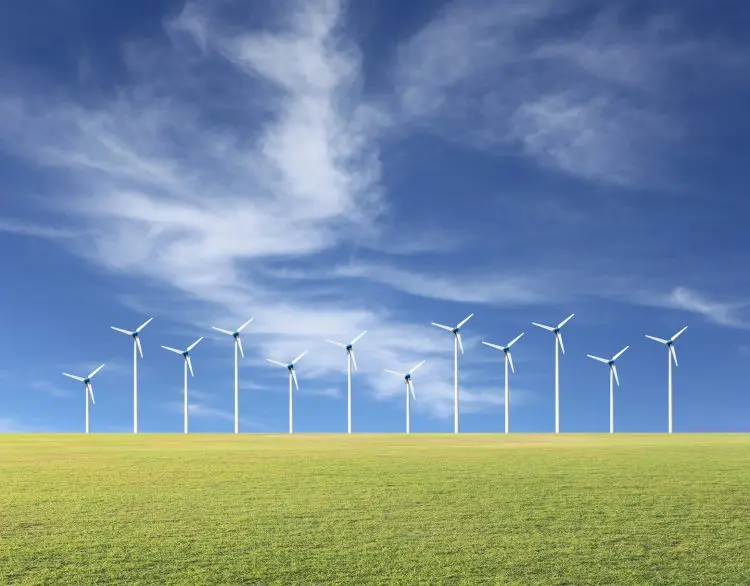 Fotolia_104354100_Wind-turbines-and-green-lawn_M-e1473947858201