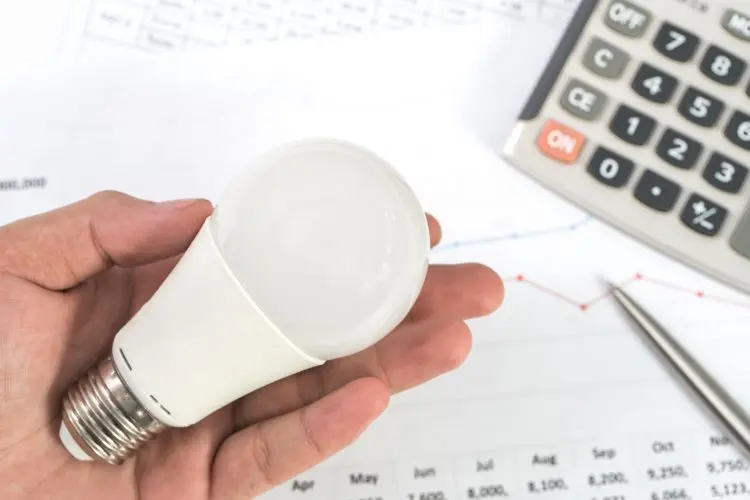 Fotolia_113937329_Lightbulb-with-Calculator_M-e1473713602557