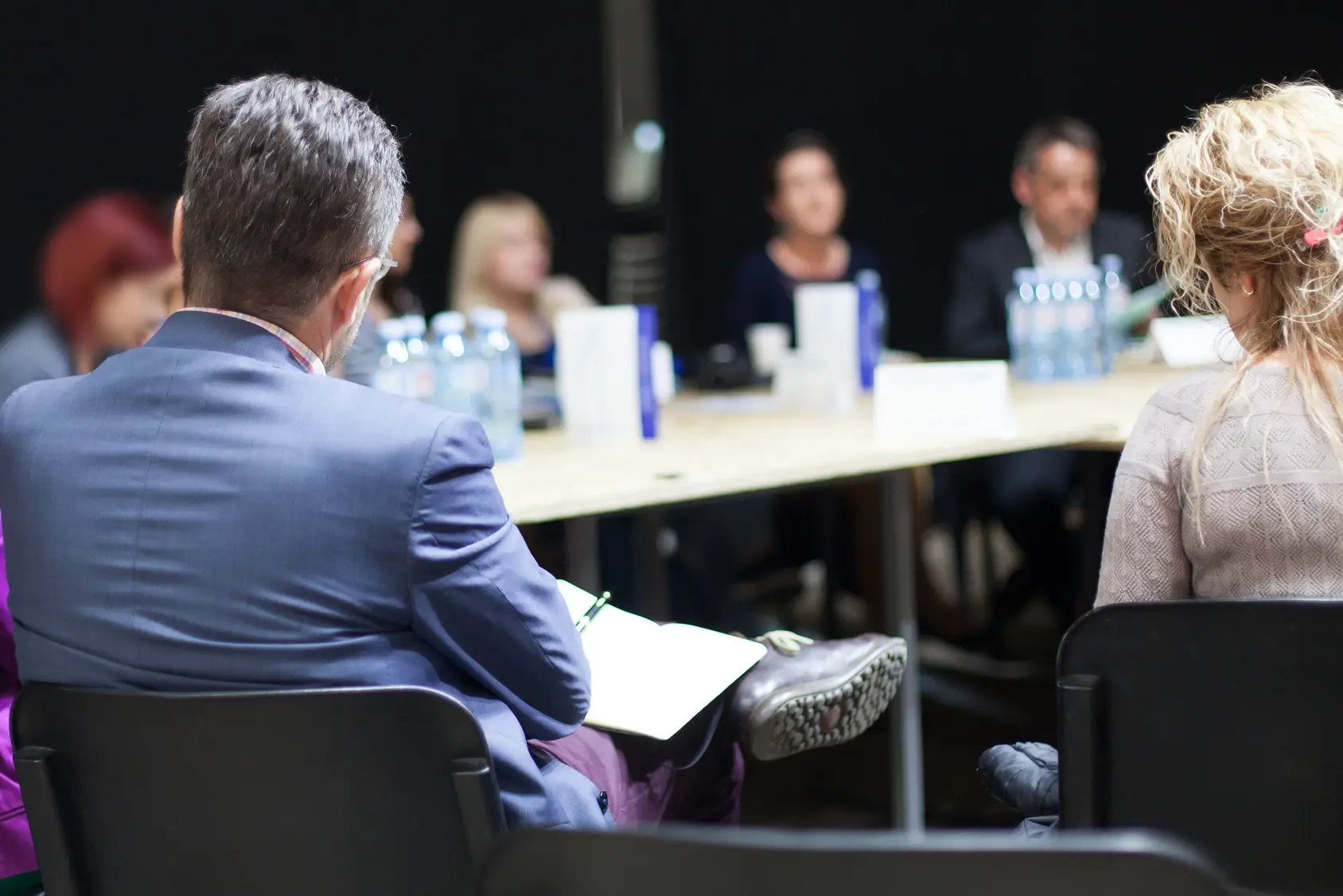 Fotolia_114528101_Business Debate_M