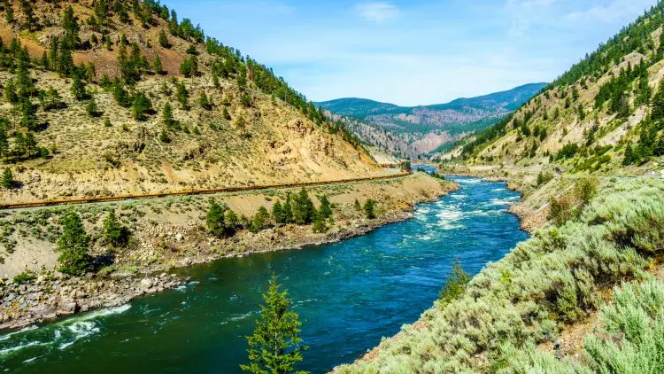 Fotolia_116175591_Thompson-River_M-e1472136542982