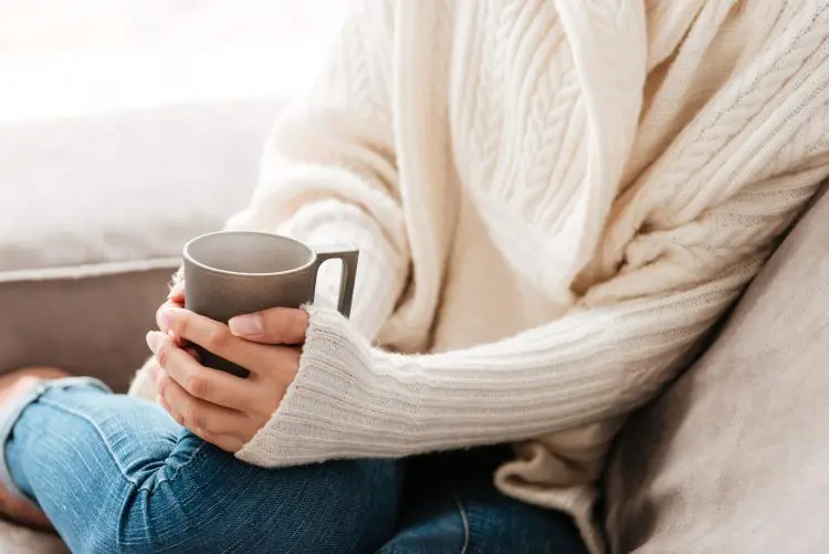 Fotolia_127696293_Woman-with-cup-of-coffee-sitting-on-sofa-at-home_M-e1487948078573