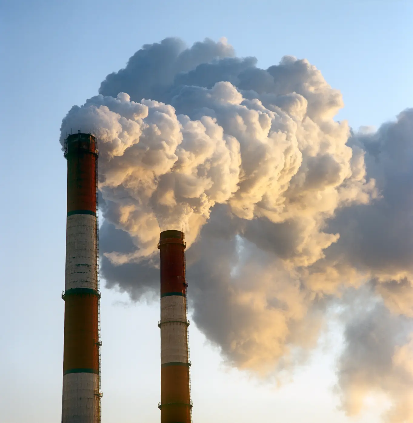 Fotolia_38874319_Smokestacks