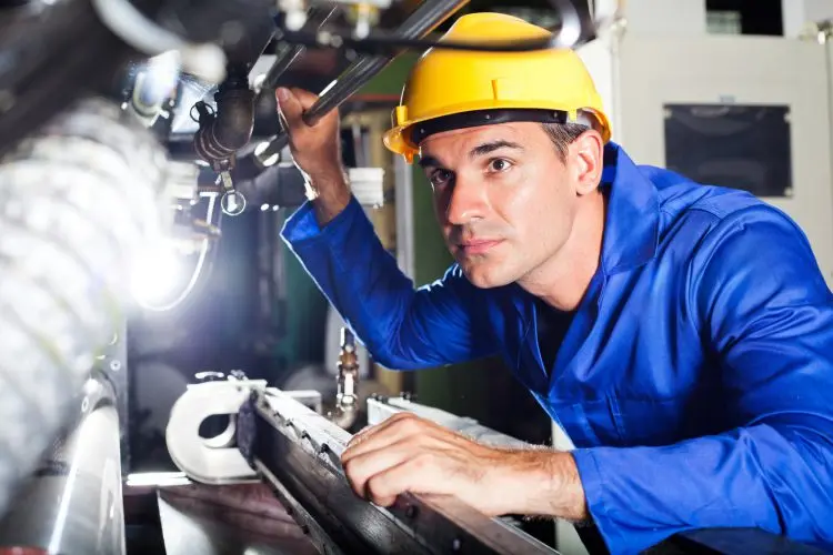 Fotolia_38969282_Factory-Male_M-e1461180890470