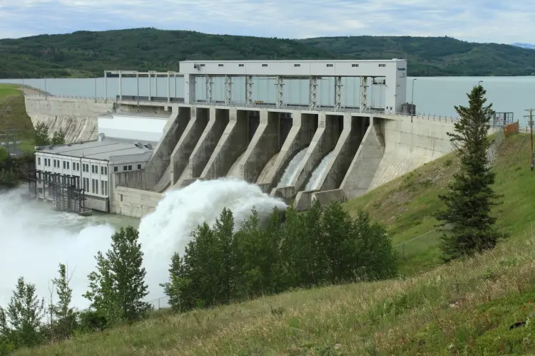 Fotolia_43348168_Ghost-Hydroelectric-Dam_M-e1447434145991