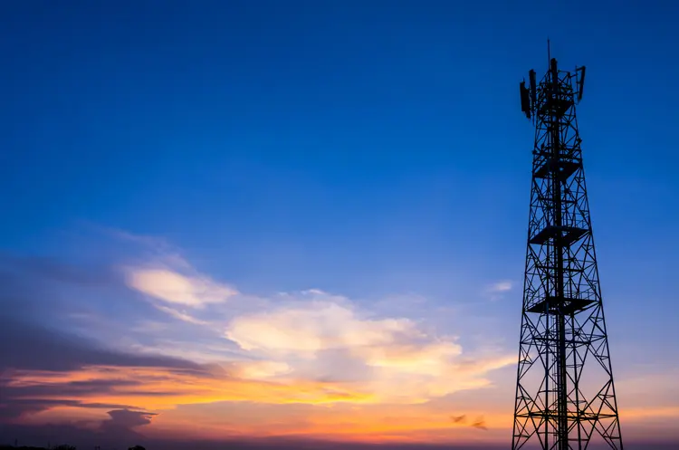 Fotolia_51217878_Wireless-Telecommunications-Web