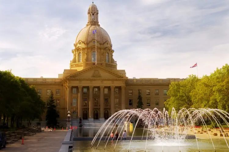 Fotolia_5807362_Provincial-Legislature-in-Alberta_M-e1481211581650