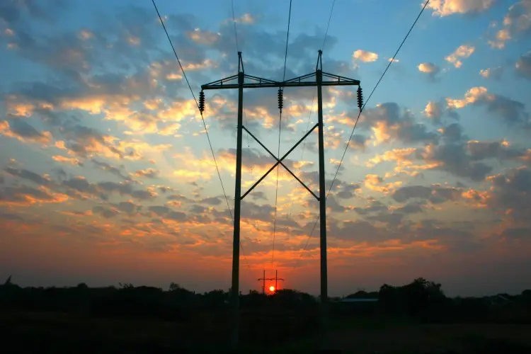 Fotolia_68123784_transmission-power-line-at-sunset_M-e1458756635818