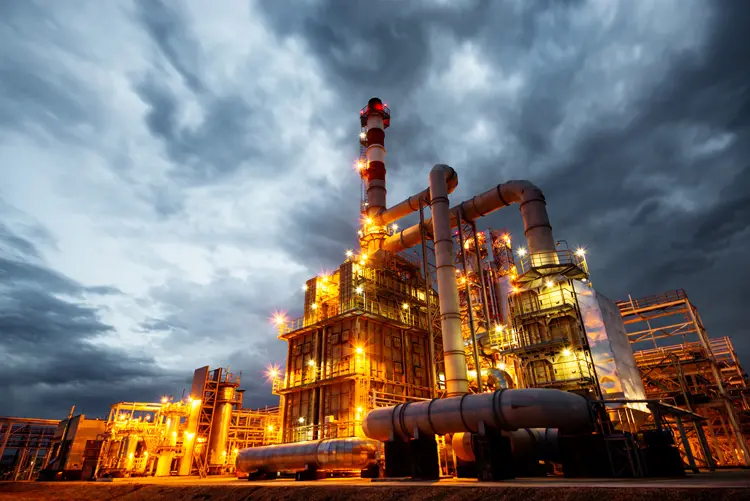 Fotolia_69729774_Refinery-web