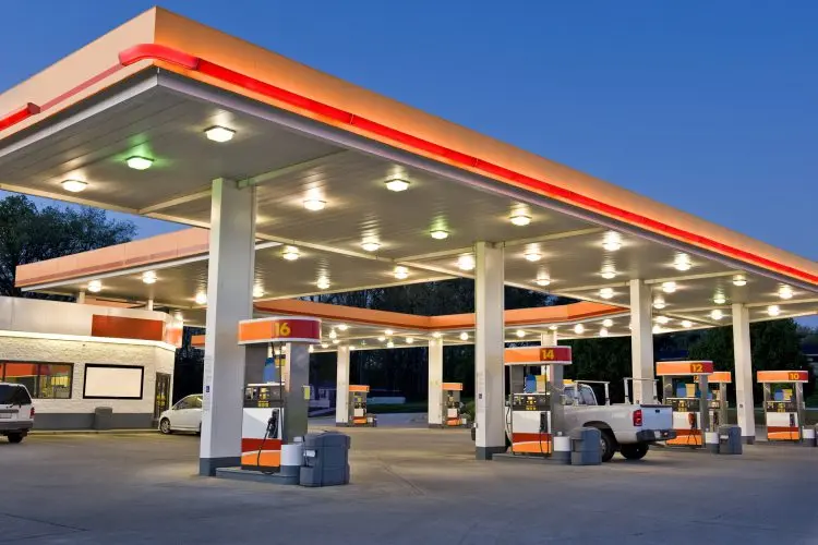 Fotolia_71288406_Retail-Gasoline-Station-_M-e1479158338334