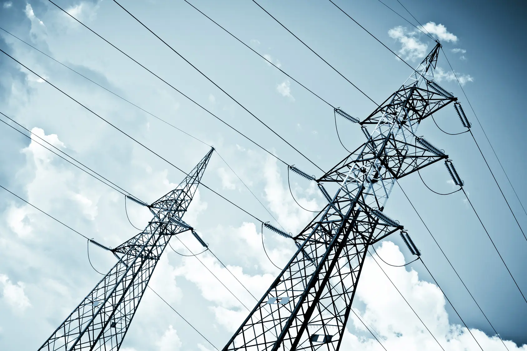 Fotolia_71771091_Power-Pylon_M