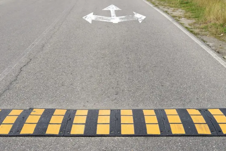 Fotolia_74497095_road-marking-speed-bumps_M-e1463515448759