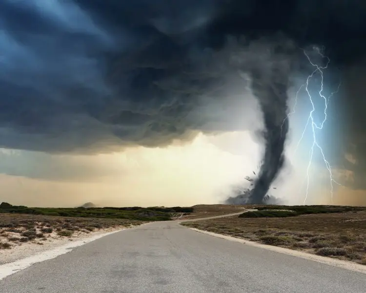Fotolia_75164594_Tornado_M-e1462457667416