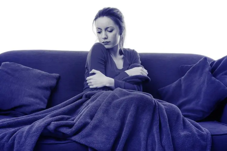 Fotolia_75435160_woman-cold-at-home_M-e1478269391513