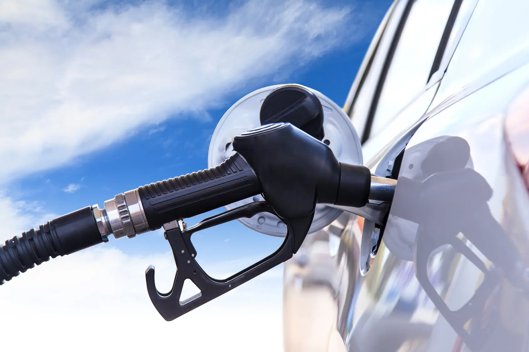 Fotolia_79064188_Car-refuel_M