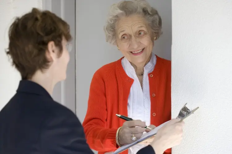 Fotolia_8985595_Elderly-Signing-e1433362494810