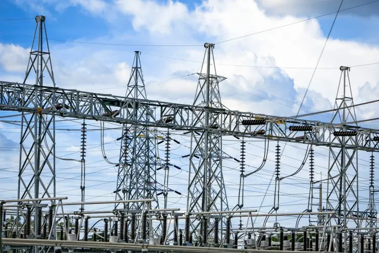 Fotolia_92563916_Hydro-Lines_M-e1450735580302