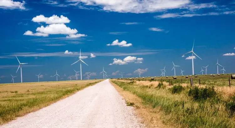 Fotolia_92765039_Turnbines-at-a-Wind-Farm_M-e1482434601436