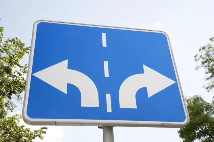 Fotolia_95134194_Traffic-Sign-in-Urban-Setting_M-e1490709234216