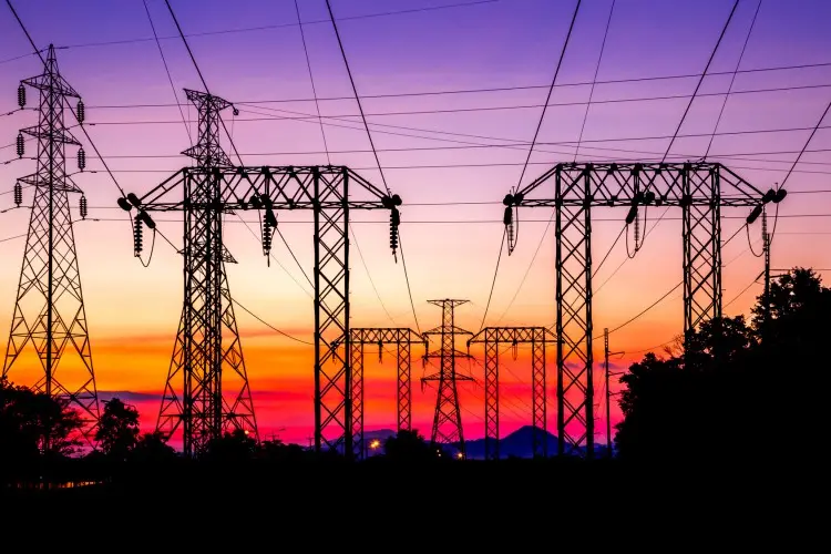 Fotolia_95572944_High-Voltage-Post-at-Twilight_M-e1449161858151