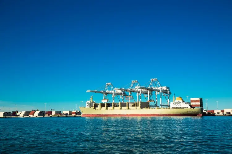 Fotolia_97701382_Container-Ship_M-e1452805413874
