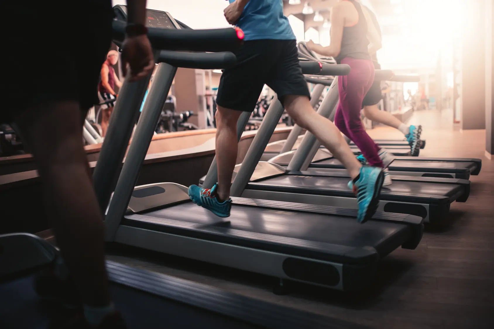 Fotolia_108992094_People running in machine treadmill _M