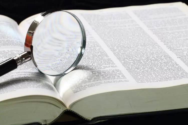 Fotolia_54411084_dictionary_M-e1486658009131