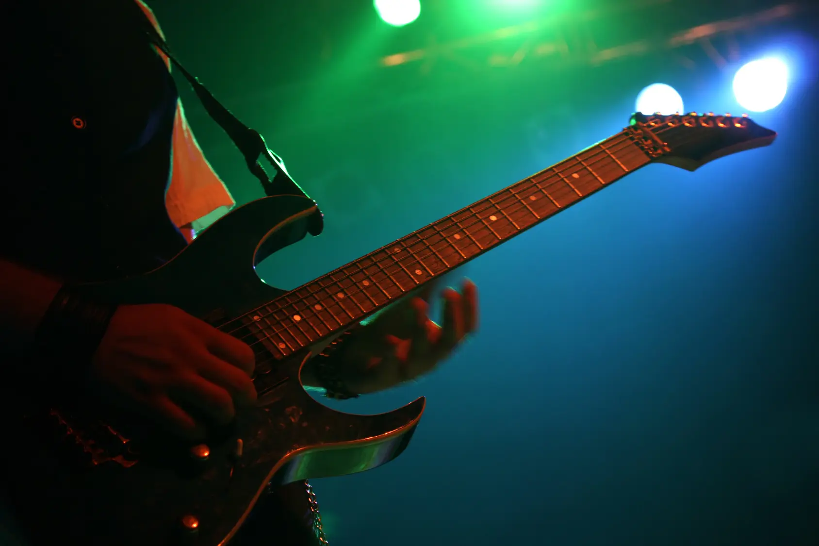 Fotolia_64608903_Electric-Guitar_M