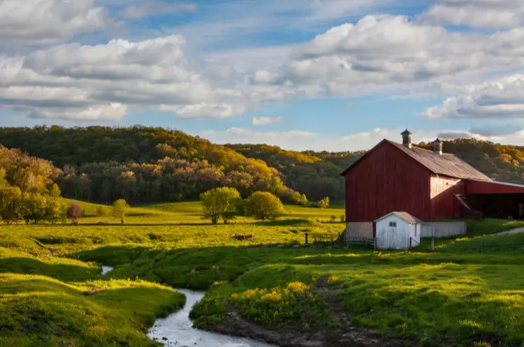 shutterstock_1082031251_old barn_web