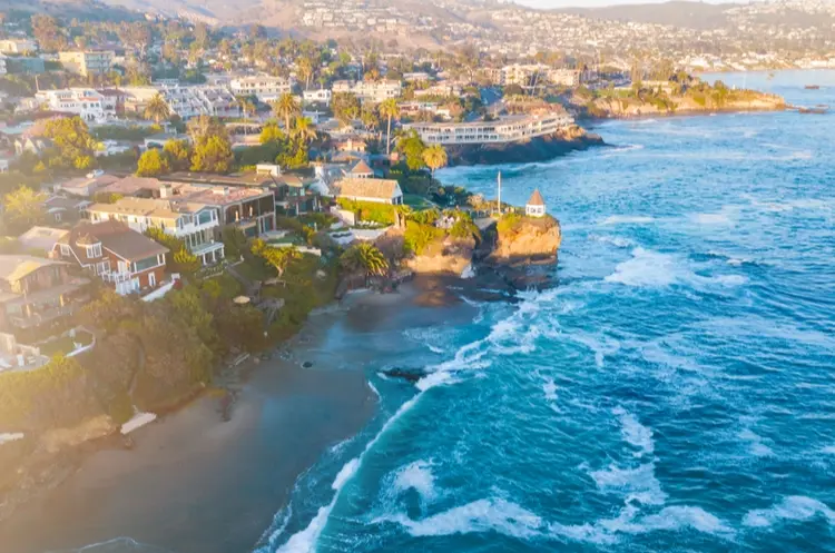 shutterstock_1121081759_california_web