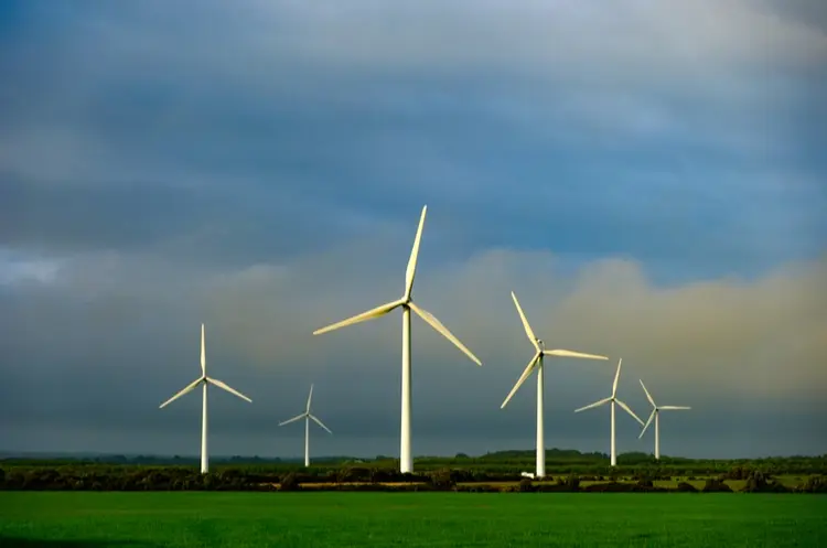shutterstock_1174686643_wind turbine web