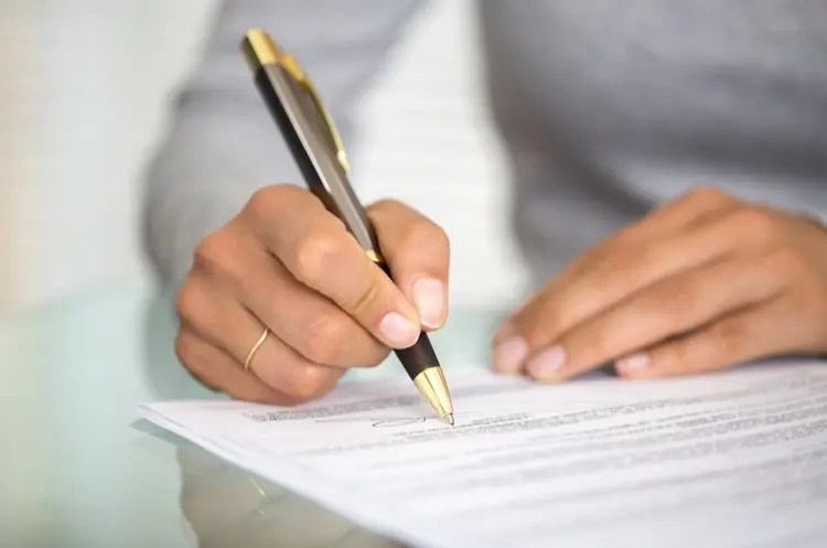 shutterstock_153565460_document signing_web