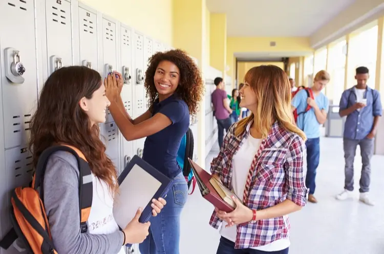 shutterstock_199302515_students web