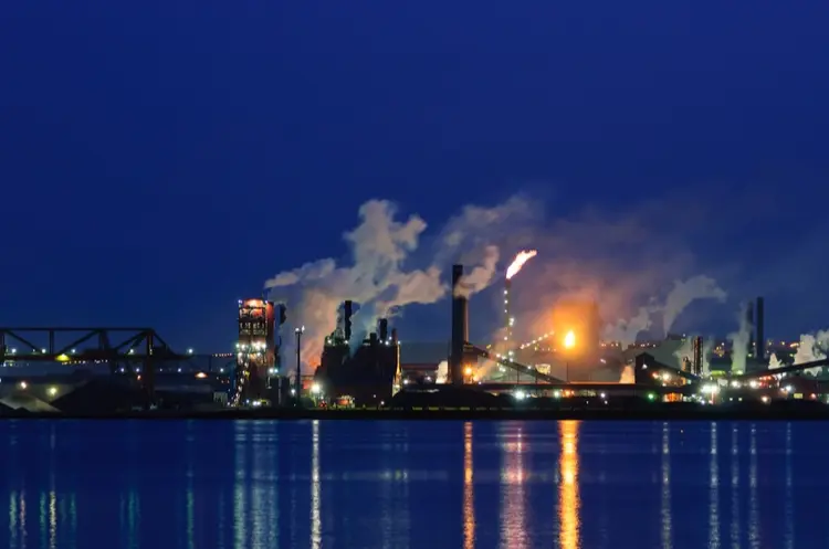 shutterstock_279923090_chemical plant web