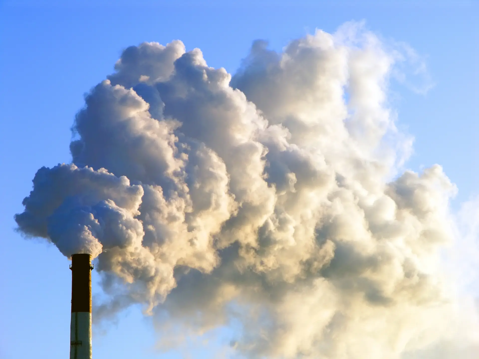 shutterstock_30269902_smoke from stack