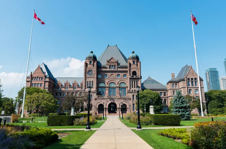 shutterstock_318868040_ONT LEG_Web