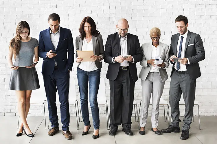 Shutterstock_373114597_employees
