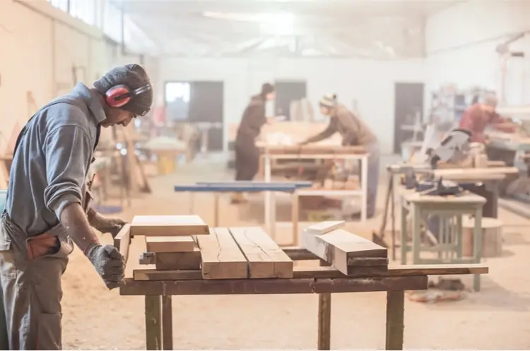 shutterstock_378347191_carpentry_web