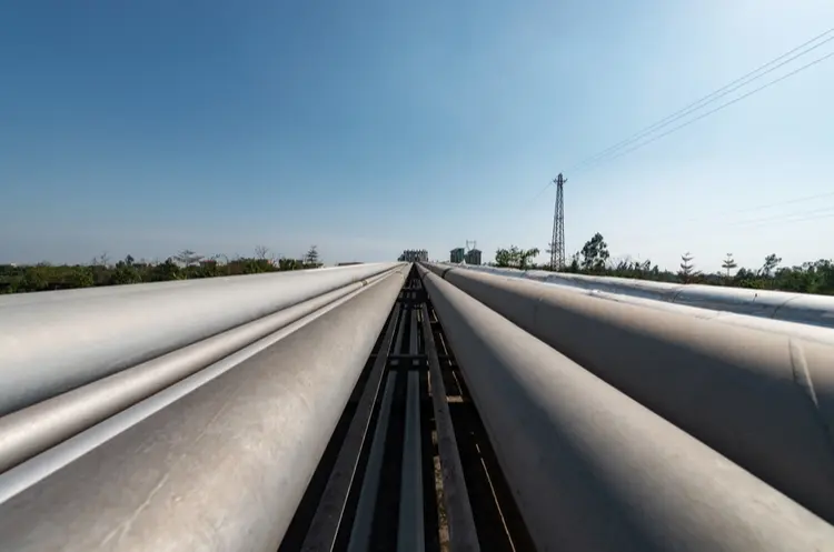 shutterstock_390174634_pipeline web