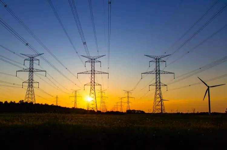 shutterstock_483385843_Hydro Towers_web