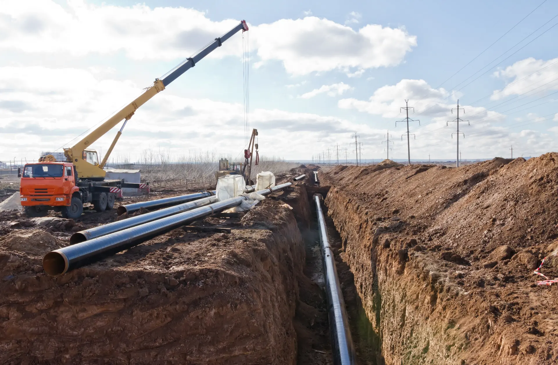 shutterstock_531889711_pipeline construction