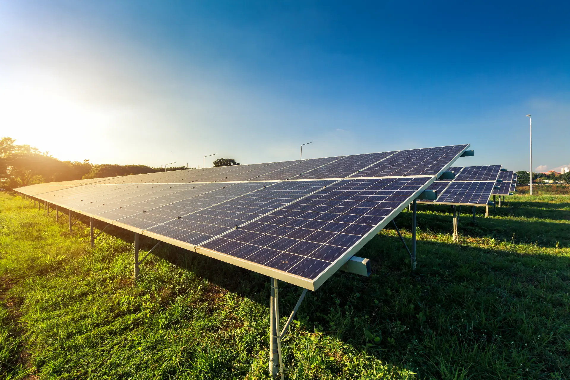 shutterstock_548079301_solar panel 1