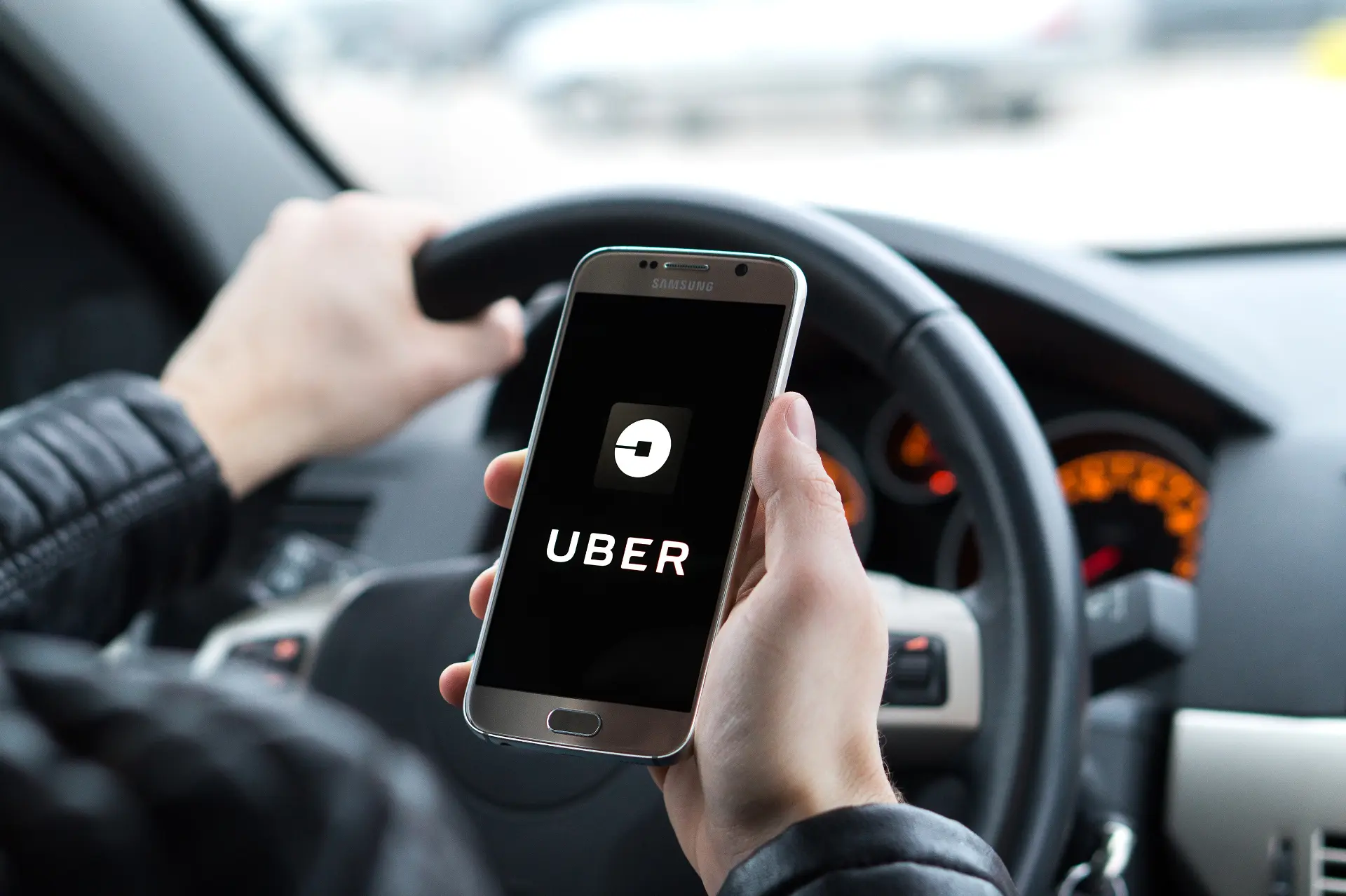 shutterstock_uber car ride sharing 774391564
