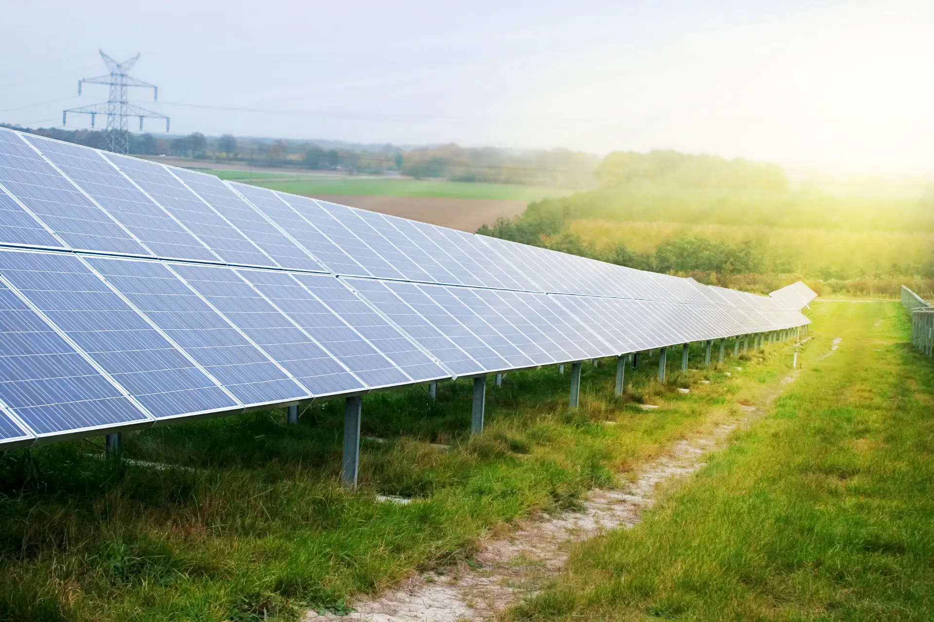 solar shutterstock_1076055119